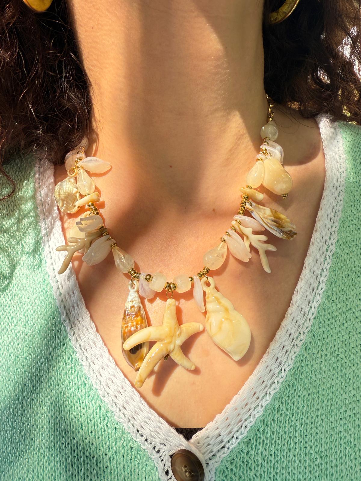 Collier coquillage beige