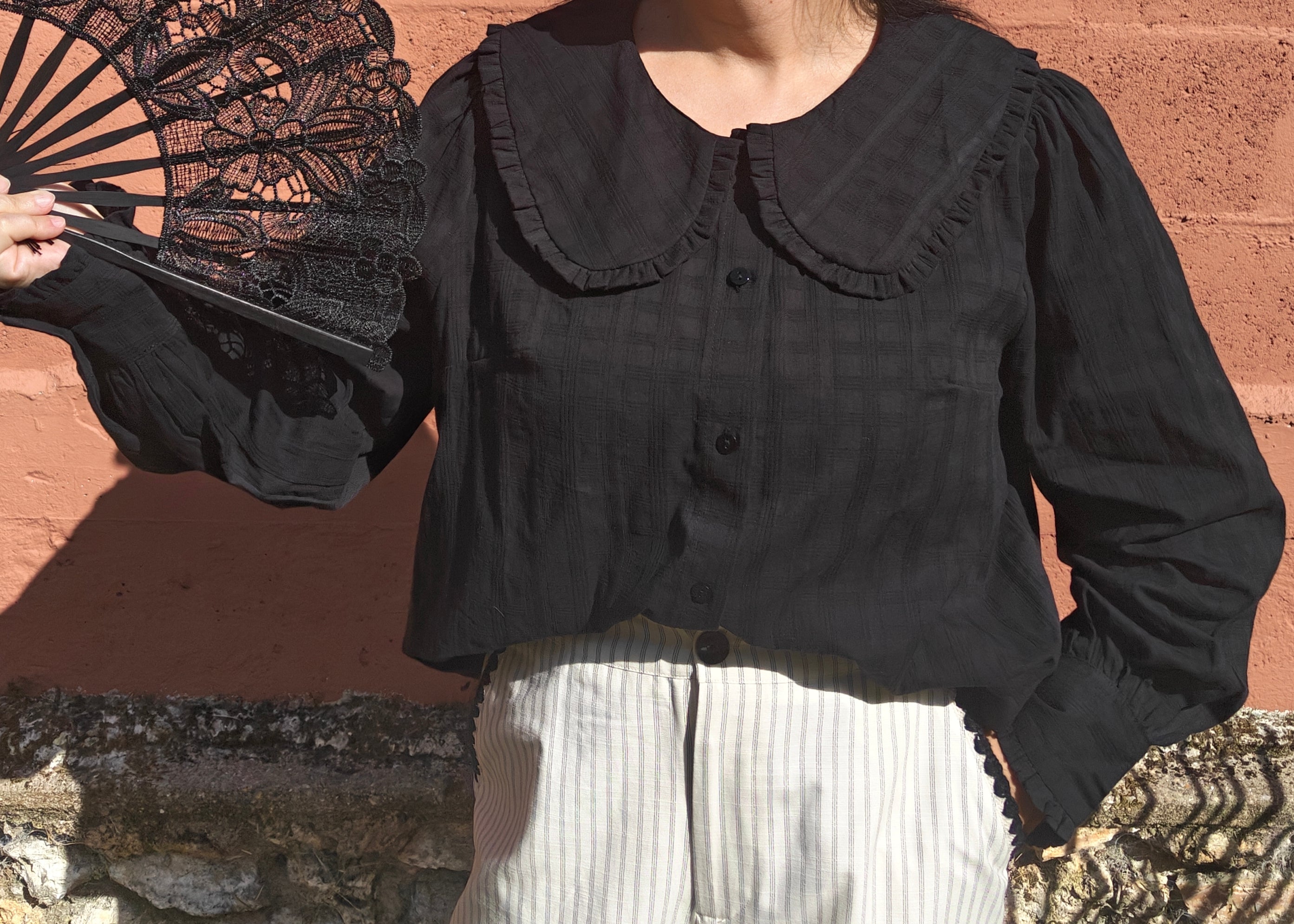 Chemise noire col claudine