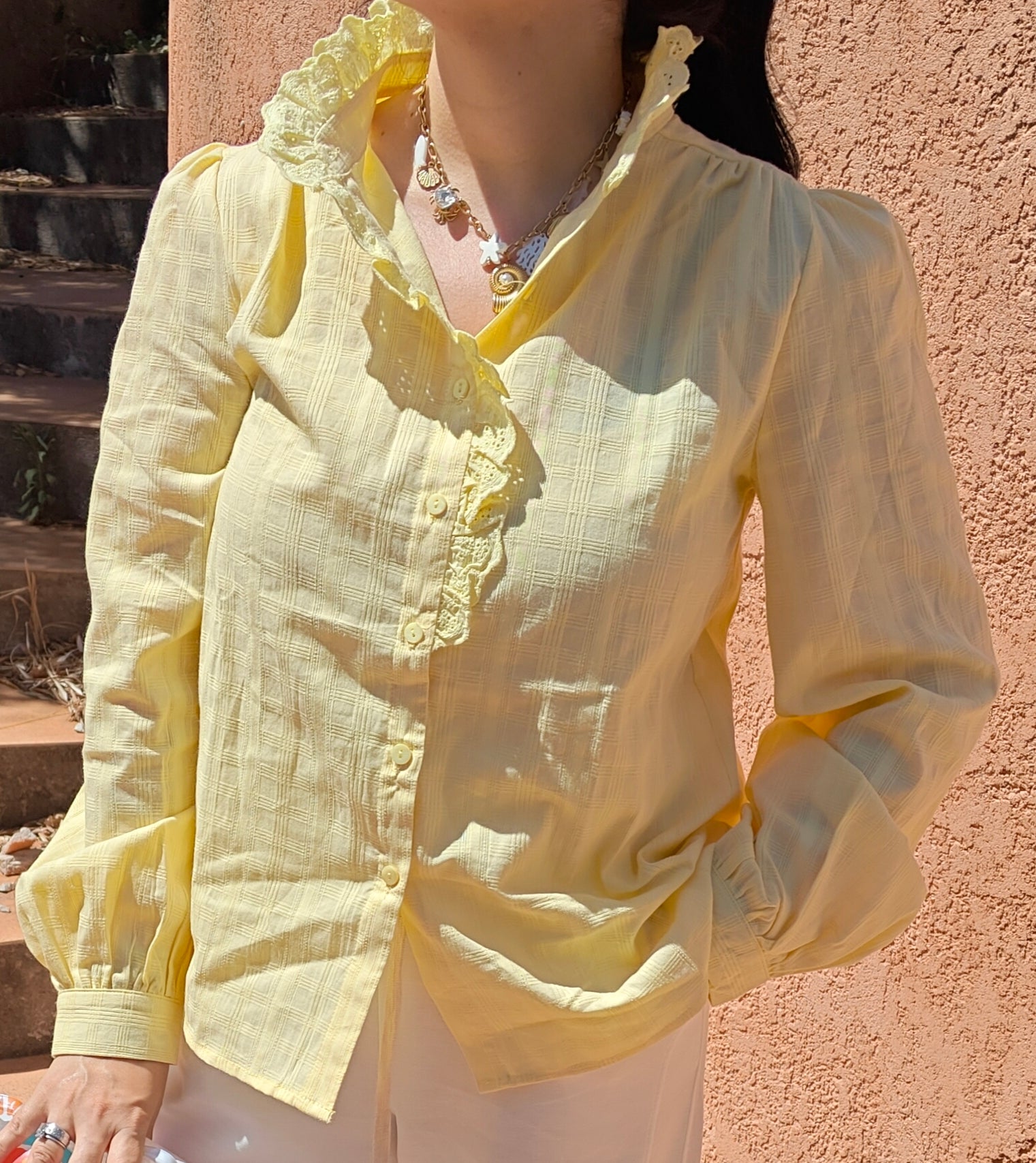 Chemise jaune à volants