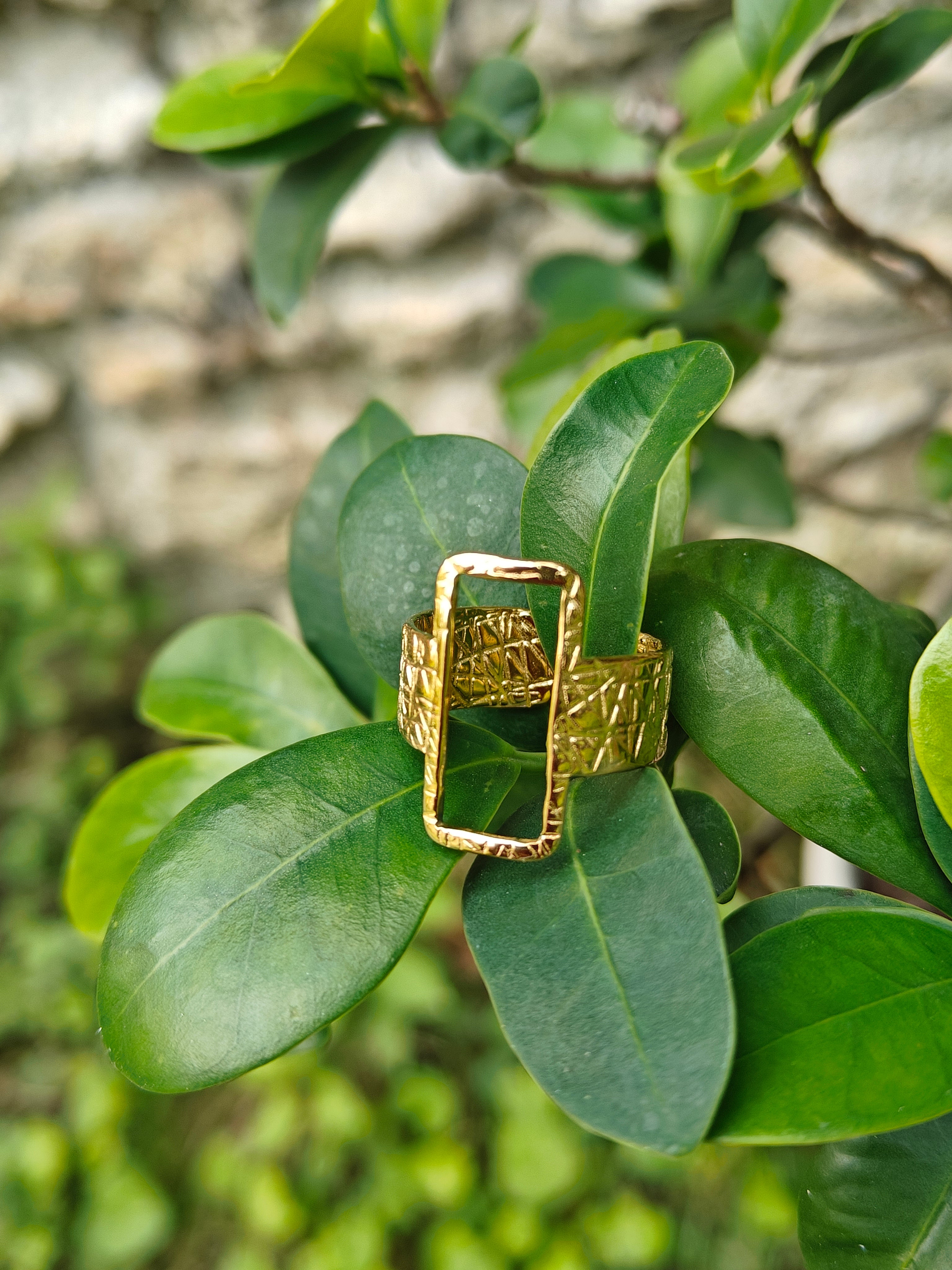 Bague dorée rectangle
