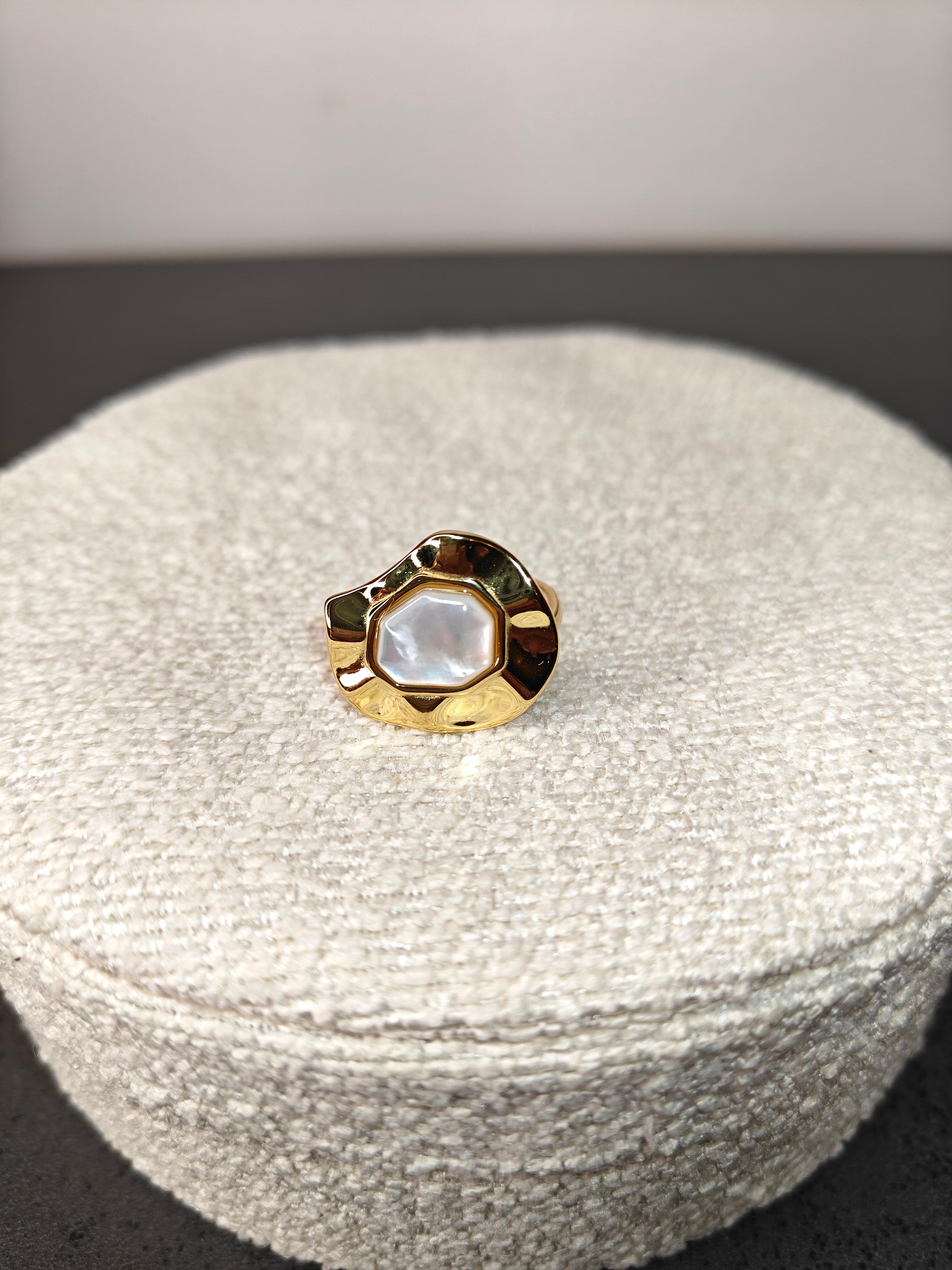 Bague nacre ondulée