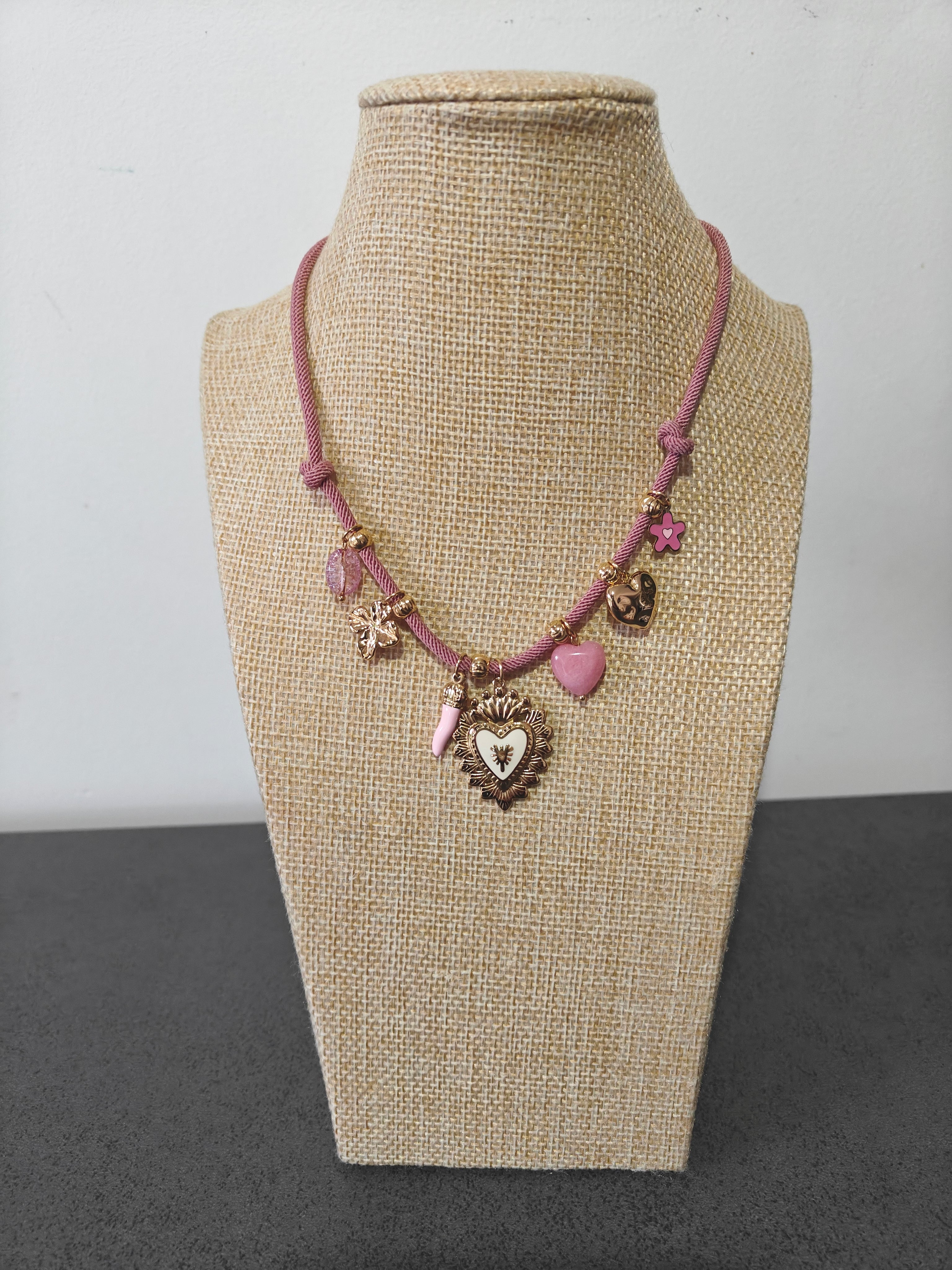 Collier charms rose poudré