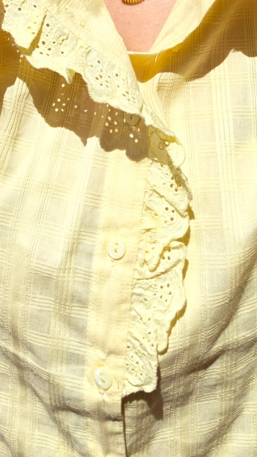 Chemise jaune à volants