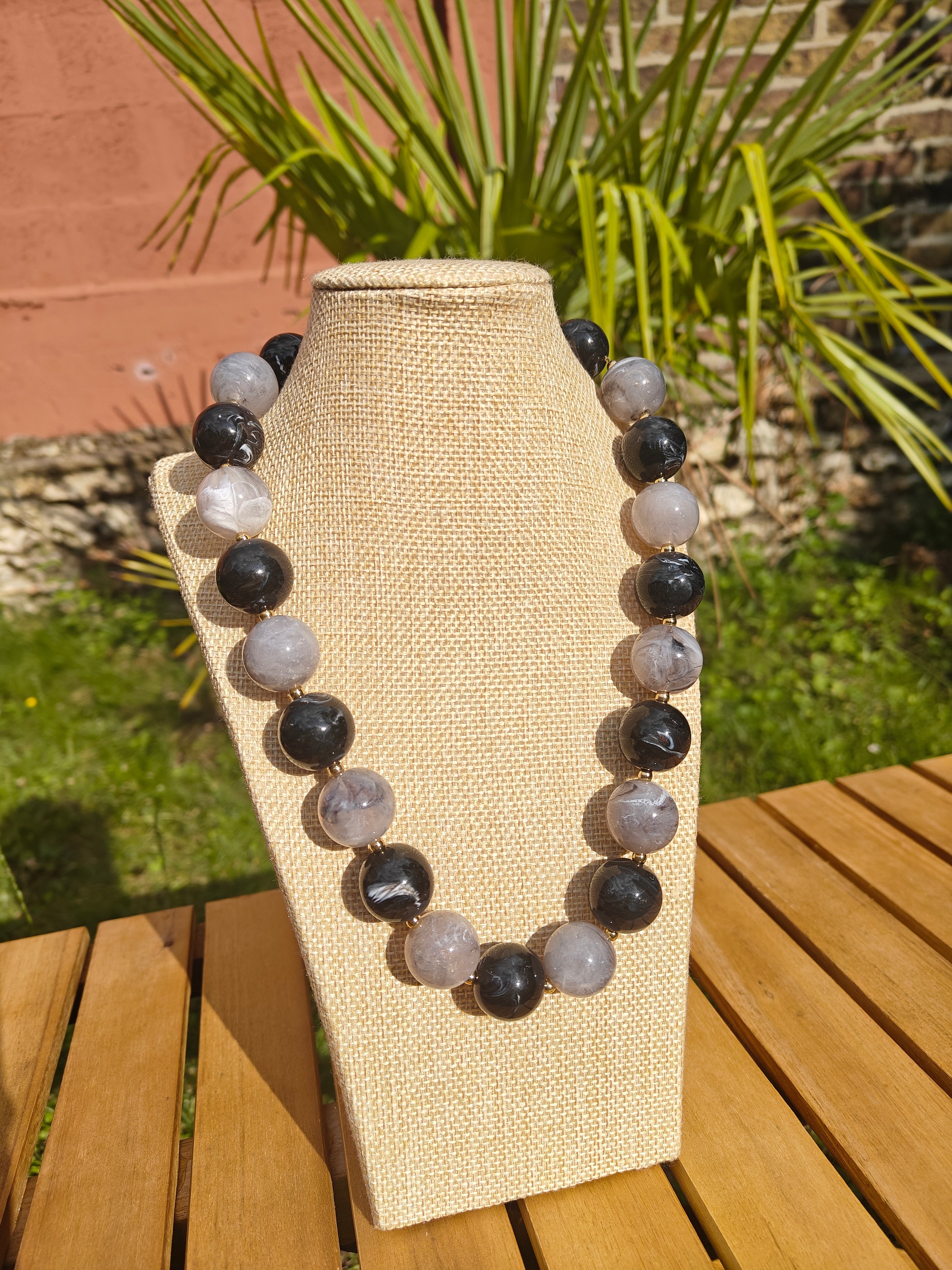 Collier boule noir