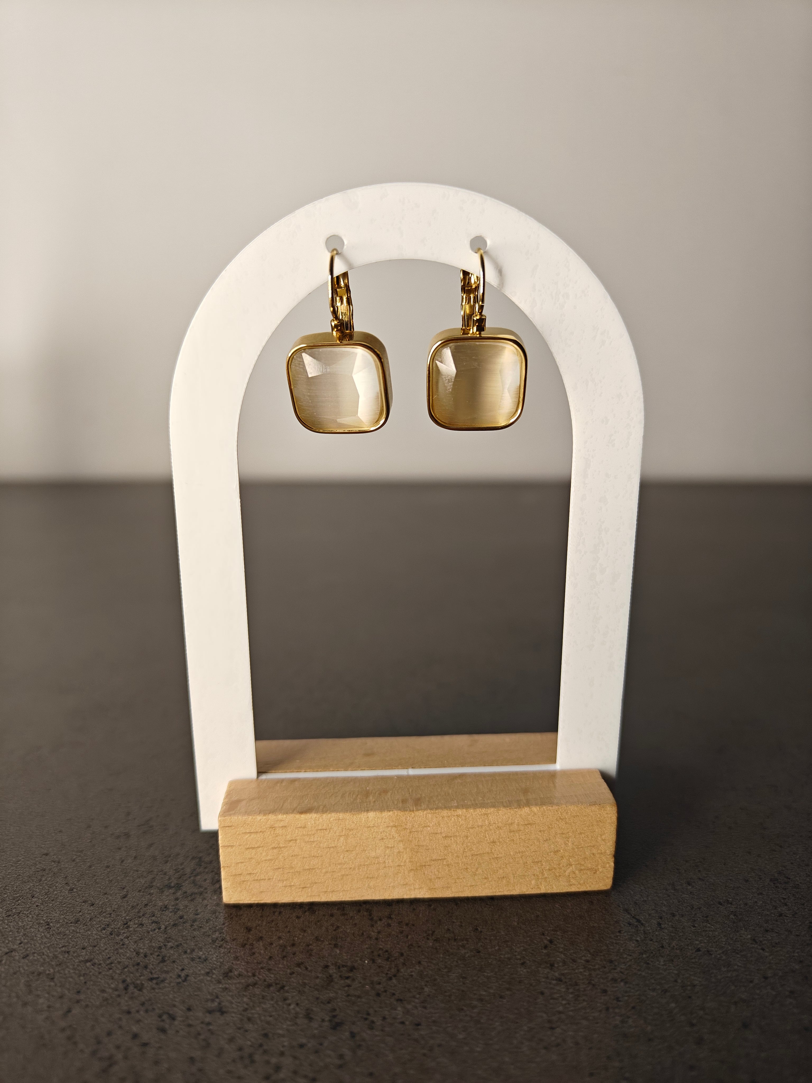 Boucles d'oreilles carrées dorées